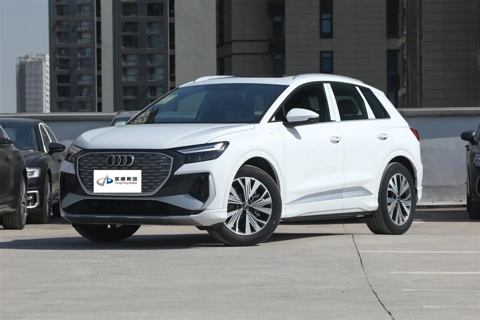 AUDI Q4-e Tron AUDI Q4-e Tron